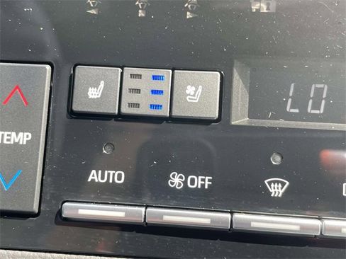 Used 2020 Toyota Avalon Limited image 22