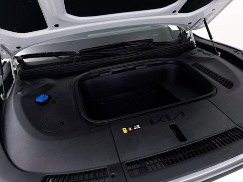 Certified 2024 Kia EV9 Light Long Range RWD image 8