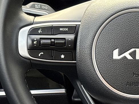 Used 2025 Kia Sportage EX image 17
