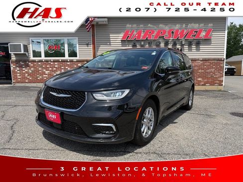 Used 2024 Chrysler Pacifica Touring-L FWD image 1