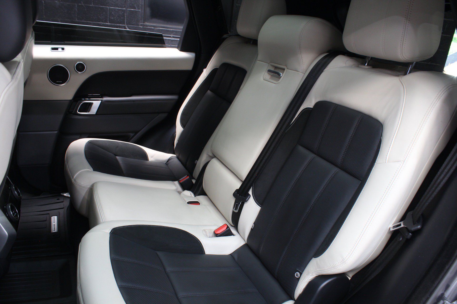 Used 2022 Land Rover Range Rover Sport HST AWD/4WD image 35