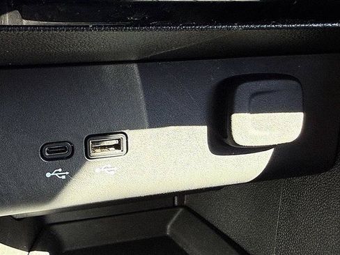 Used 2024 Buick Encore GX Avenir AWD/4WD image 38