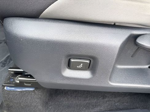 Used 2025 Toyota Tacoma TRD Off-Road image 10