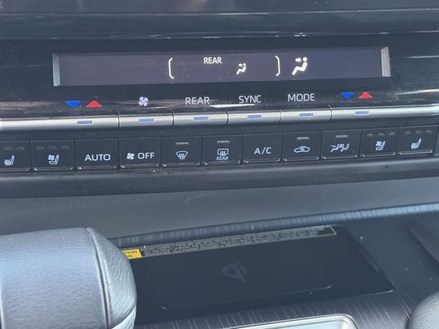 Certified 2023 Toyota Sienna XSE image 23