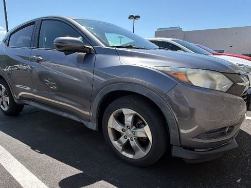 Used 2017 Honda HR-V EX image 1