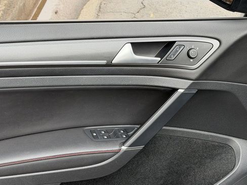 Used 2018 Volkswagen GTI SE w/ SE Leather Package image 29