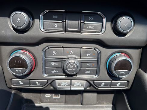 Used 2021 Chevrolet Tahoe Z71 AWD/4WD image 37