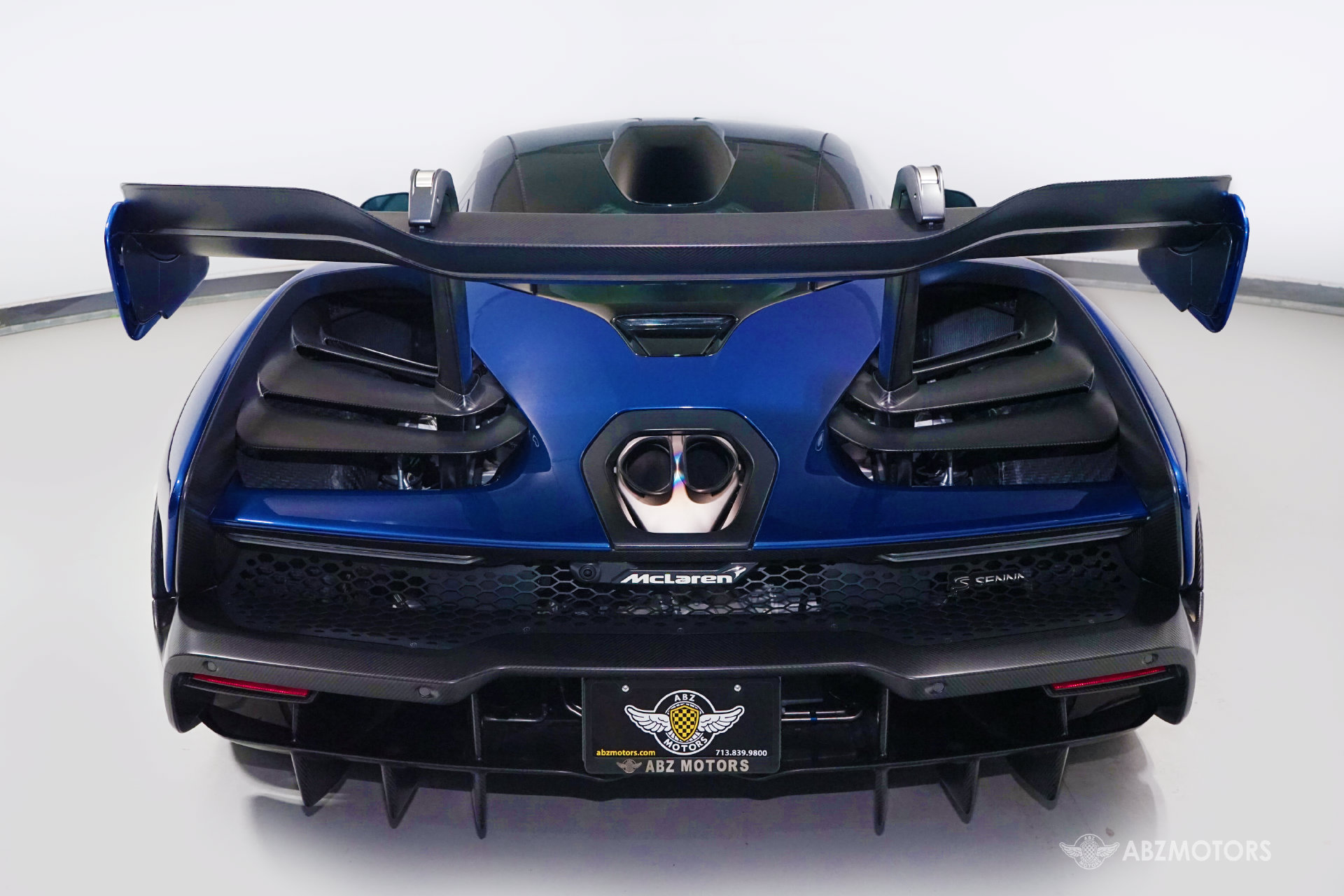 Used 2019 McLaren Senna RWD image 6