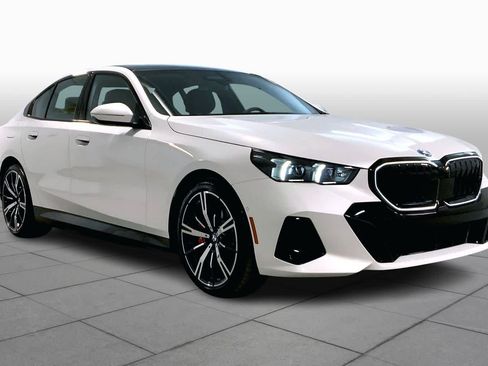 New 2026 BMW 550e xDrive w/ Executive Package image 2