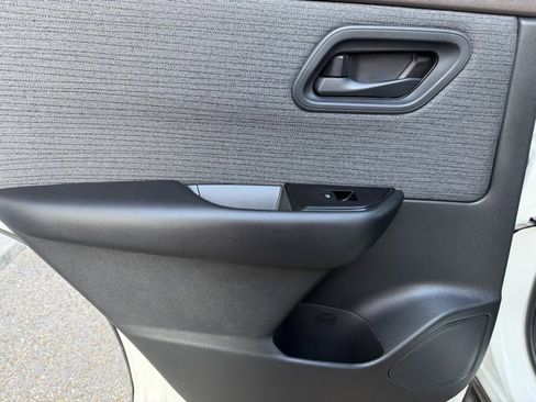 Certified 2023 Nissan Rogue S image 13