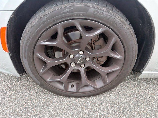 Used 2020 Chrysler 300 S RWD image 9