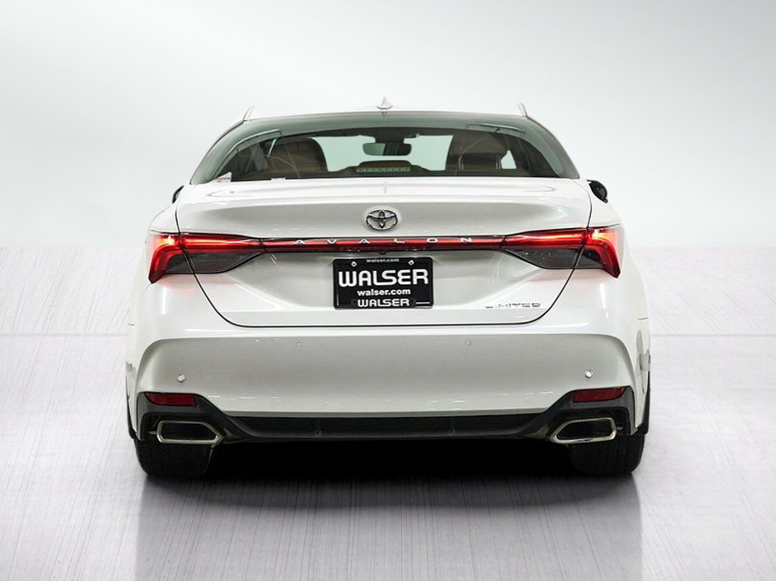 Used 2019 Toyota Avalon Limited FWD image 4