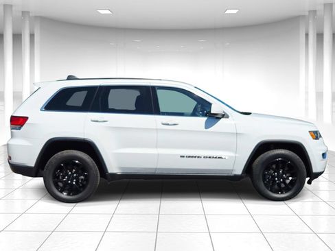 Certified 2022 Jeep Grand Cherokee Laredo X AWD/4WD image 2