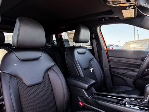 New 2026 Jeep Compass Latitude w/ Sun and Sound Group image 9