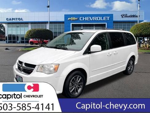 Used 2017 Dodge Grand Caravan SXT image 9