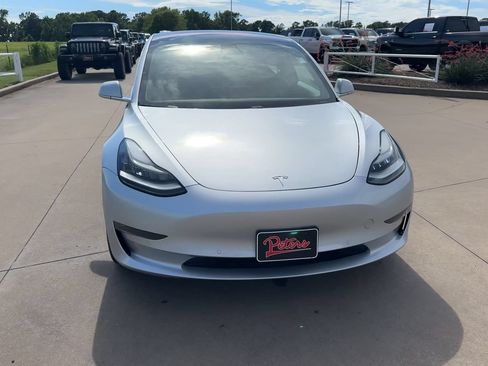 Used 2018 Tesla Model 3 Long Range RWD image 4