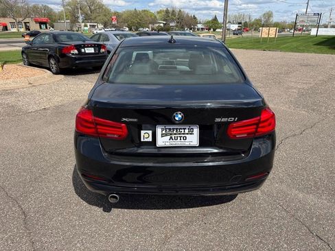 Used 2017 BMW 320i xDrive Sedan AWD/4WD image 6