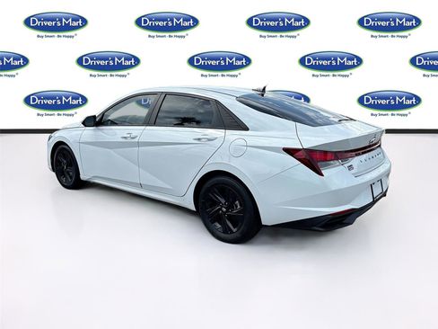 Used 2022 Hyundai Elantra SEL FWD image 5