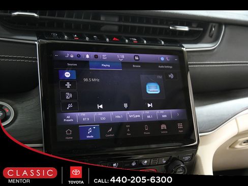 Used 2022 Jeep Grand Cherokee Limited w/ Luxury Tech Group II AWD/4WD image 10