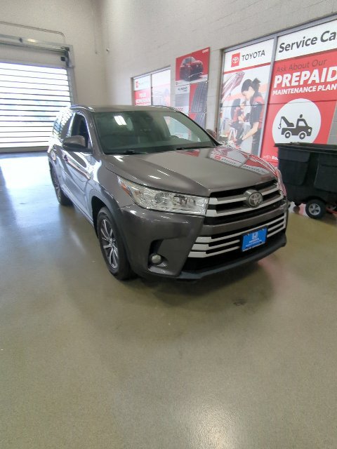 Used 2017 Toyota Highlander XLE AWD/4WD image 6
