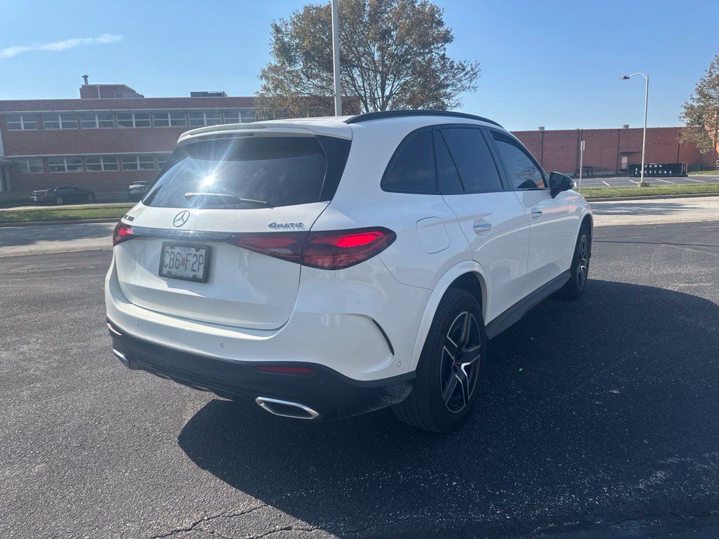 Used 2024 Mercedes-Benz GLC 300 4MATIC image 5