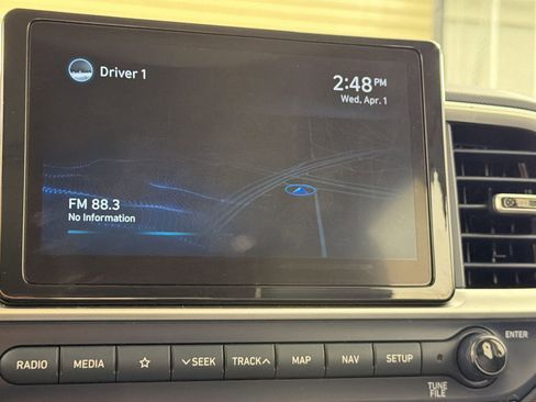 Used 2022 Hyundai Venue Limited FWD image 23