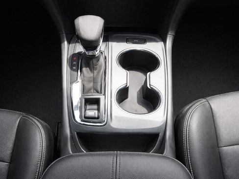 Used 2024 Chevrolet Equinox Premier w/ Redline Edition FWD image 14
