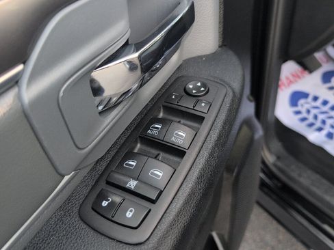 Used 2024 RAM 1500 Classic SLT AWD/4WD image 17