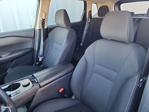 Used 2024 Nissan Rogue S image 15