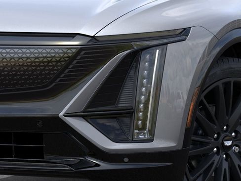 New 2026 Cadillac Lyriq Signature Sport w/ LPO, ONYX Package AWD/4WD image 10