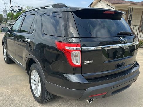 Used 2013 Ford Explorer XLT image 3