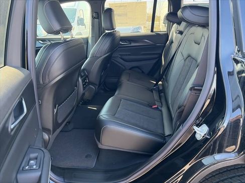 New 2025 Jeep Grand Cherokee Altitude w/ Trailer Tow Package image 10