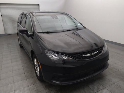 Used 2023 Chrysler Voyager LX FWD image 14