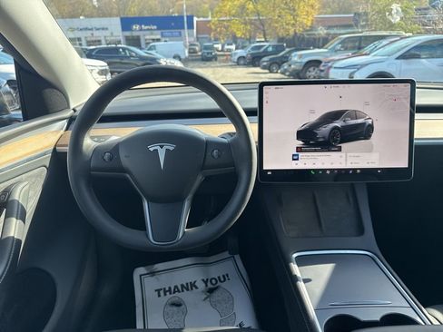 Used 2024 Tesla Model Y Long Range AWD/4WD image 24