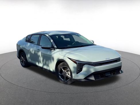 Used 2025 Kia K4 LXS image 3