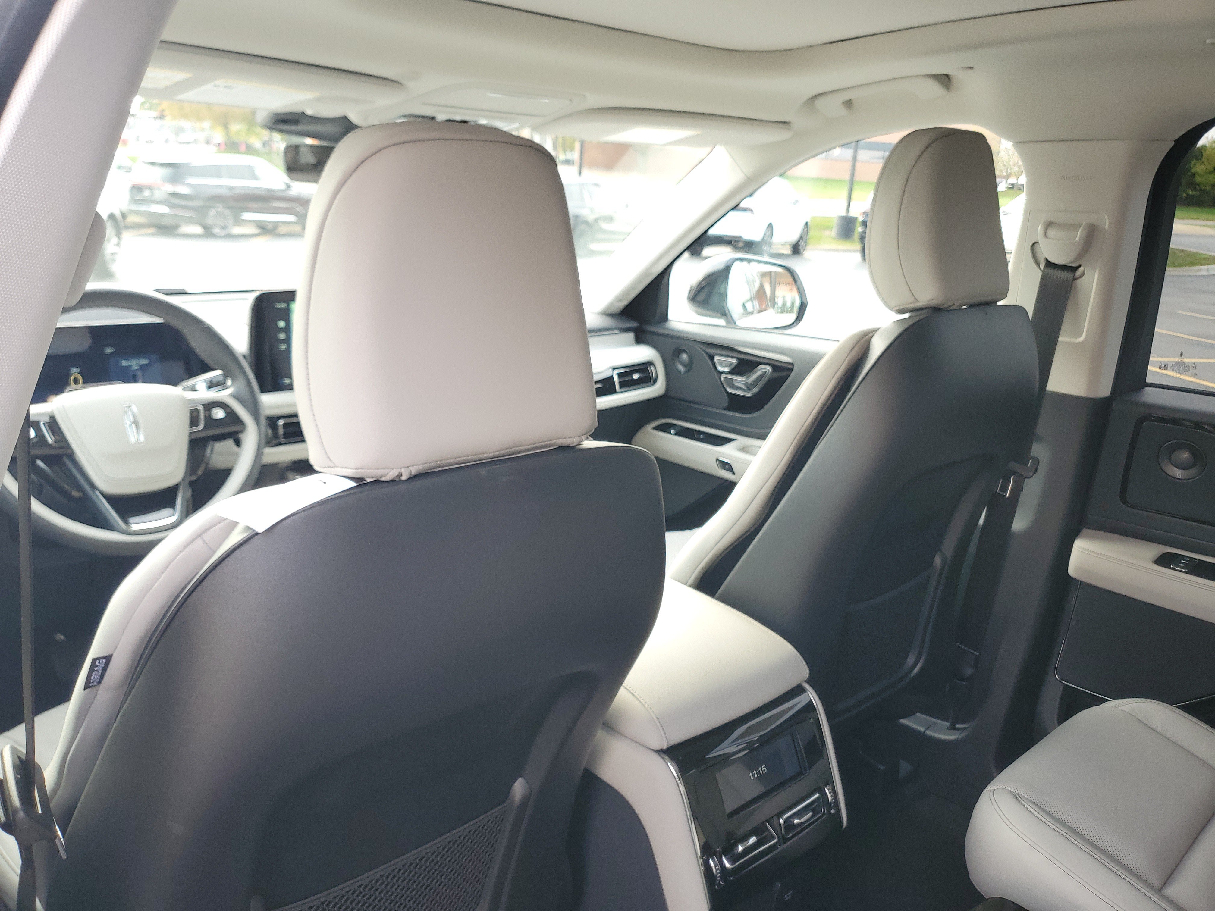 New 2027 Lincoln Aviator Reserve w/ Jet Appearance Package AWD/4WD image 24