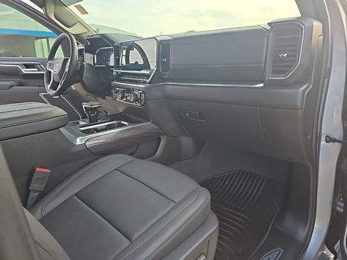 Used 2025 Chevrolet Silverado 1500 LTZ w/ LTZ Convenience Package II AWD/4WD image 17