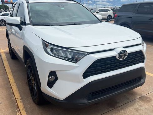 Used 2019 Toyota RAV4 XLE w/ Convenience Package FWD image 1