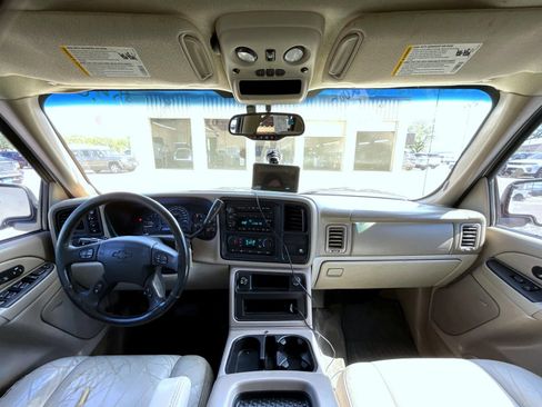 Used 2005 Chevrolet Avalanche Z71 w/ Sun And Sound Package AWD/4WD image 14