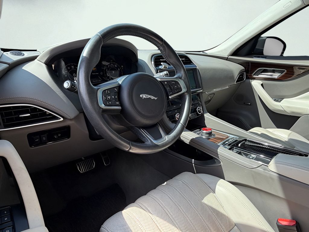 Used 2019 Jaguar F-PACE Portfolio AWD/4WD image 15