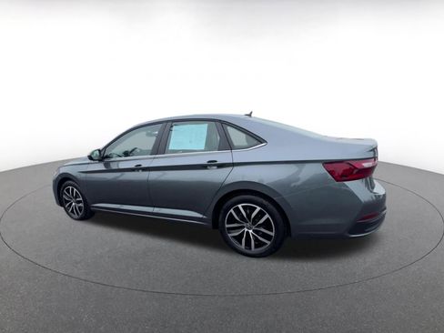 Used 2025 Volkswagen Jetta SE image 10