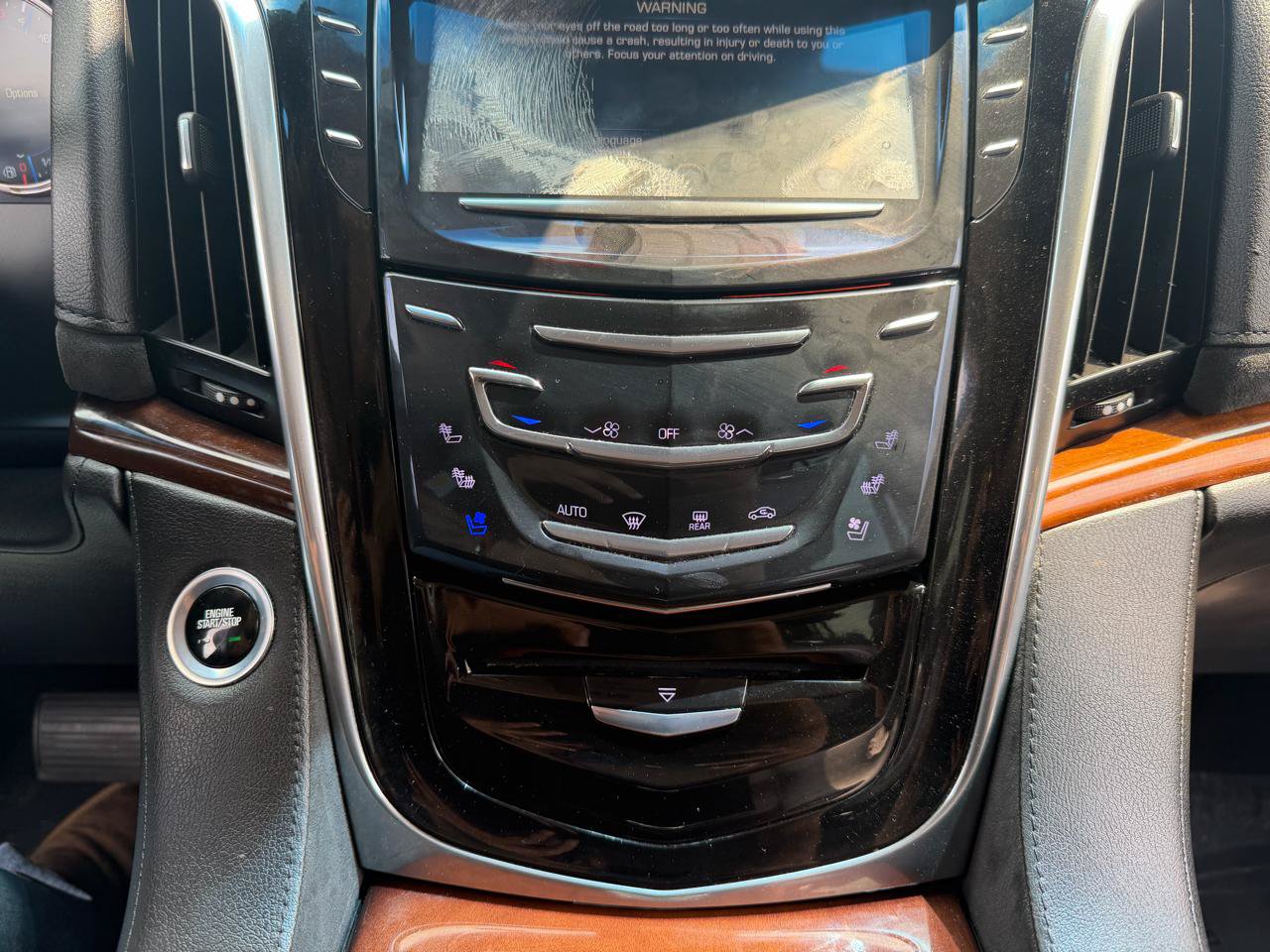 Used 2018 Cadillac Escalade Premium Luxury AWD/4WD image 16