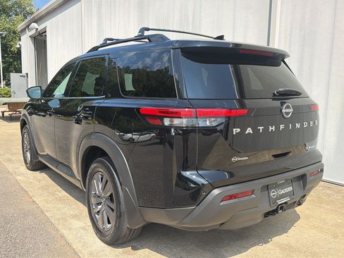 Used 2023 Nissan Pathfinder SV w/ SV Premium Package AWD/4WD image 7