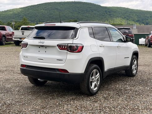 Used 2024 Jeep Compass Latitude AWD/4WD image 5
