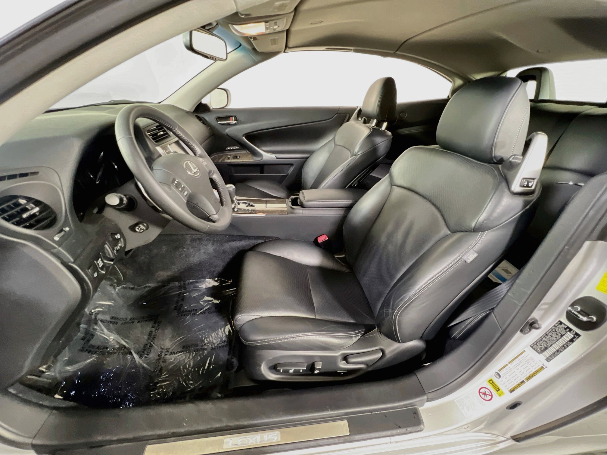Used 2010 Lexus IS 250C w/ Luxury Pkg RWD image 21