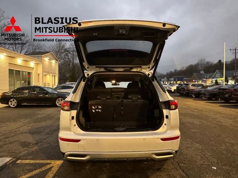 Used 2024 Mitsubishi Outlander 4WD Plug-In Hybrid image 19