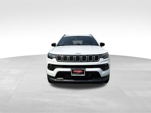 Used 2023 Jeep Compass Latitude AWD/4WD image 3