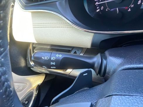 Used 2017 Toyota Avalon XLE Premium image 23