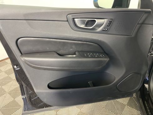 Used 2023 Volvo XC60 B5 Core image 10