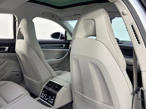 Used 2023 Porsche Panamera Platinum Edition image 39